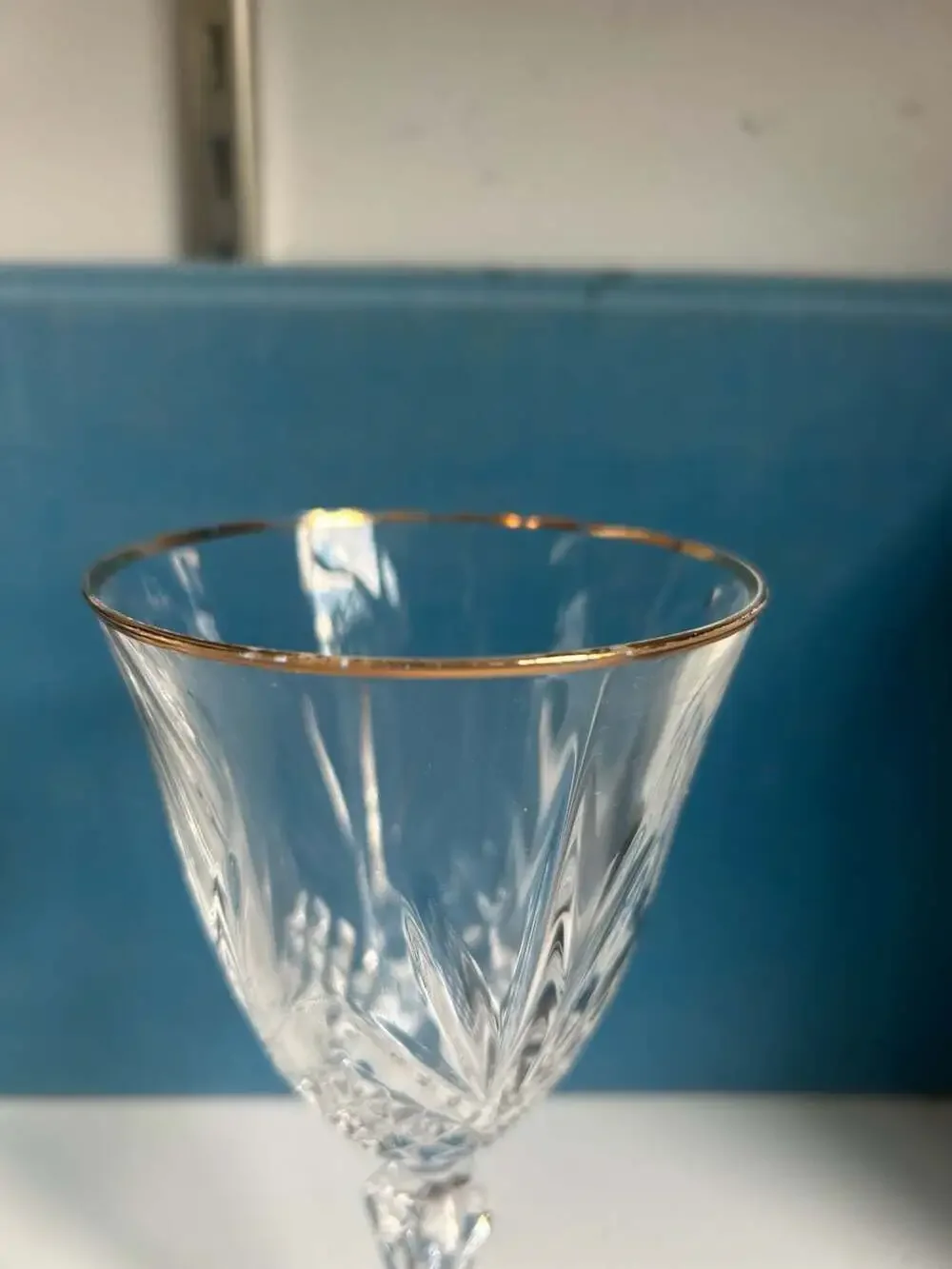 Cristal de Flandre Salzburg Gold Wine Glass with Pineapple Pattern